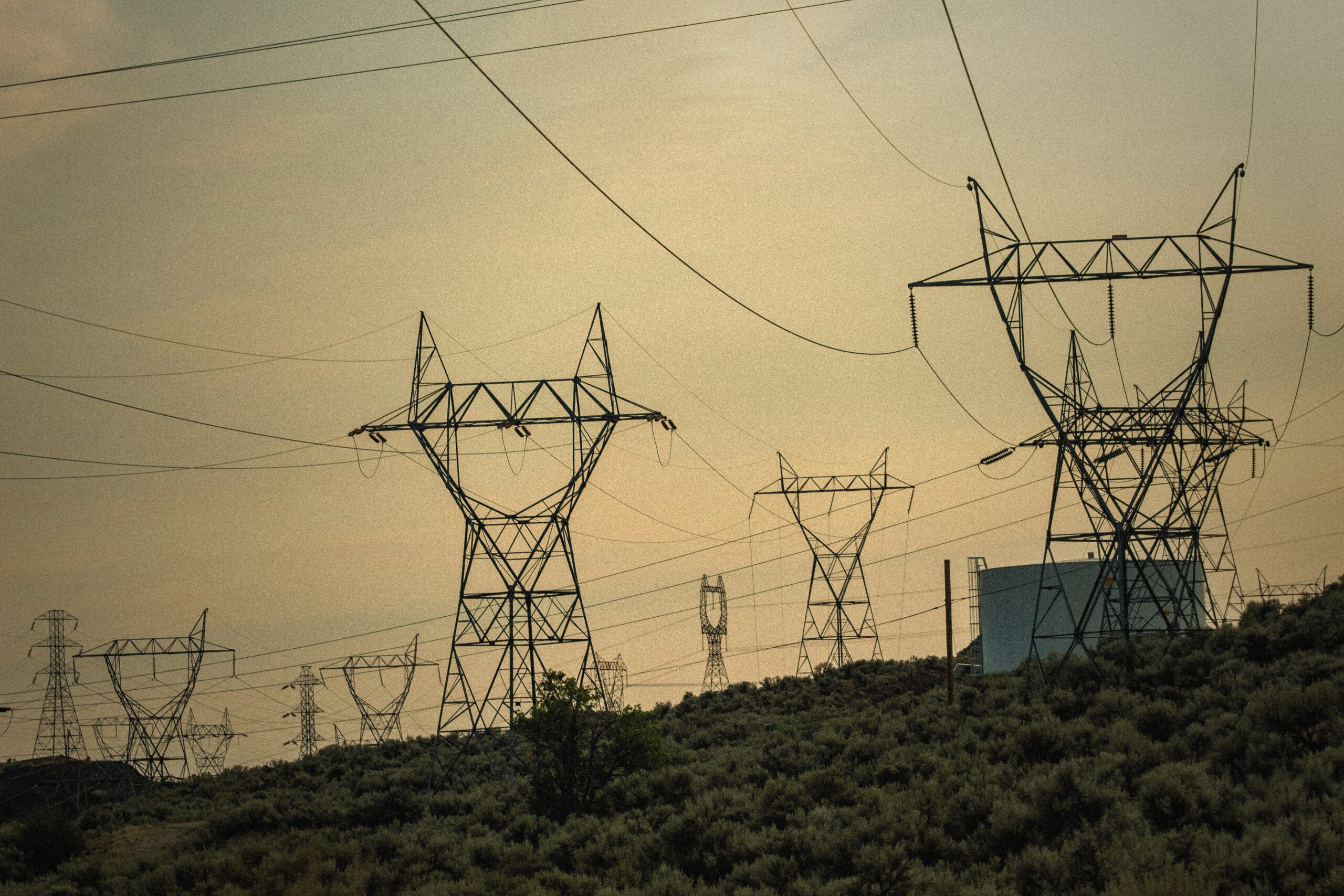Infraestructura energética y torres de alta tensión